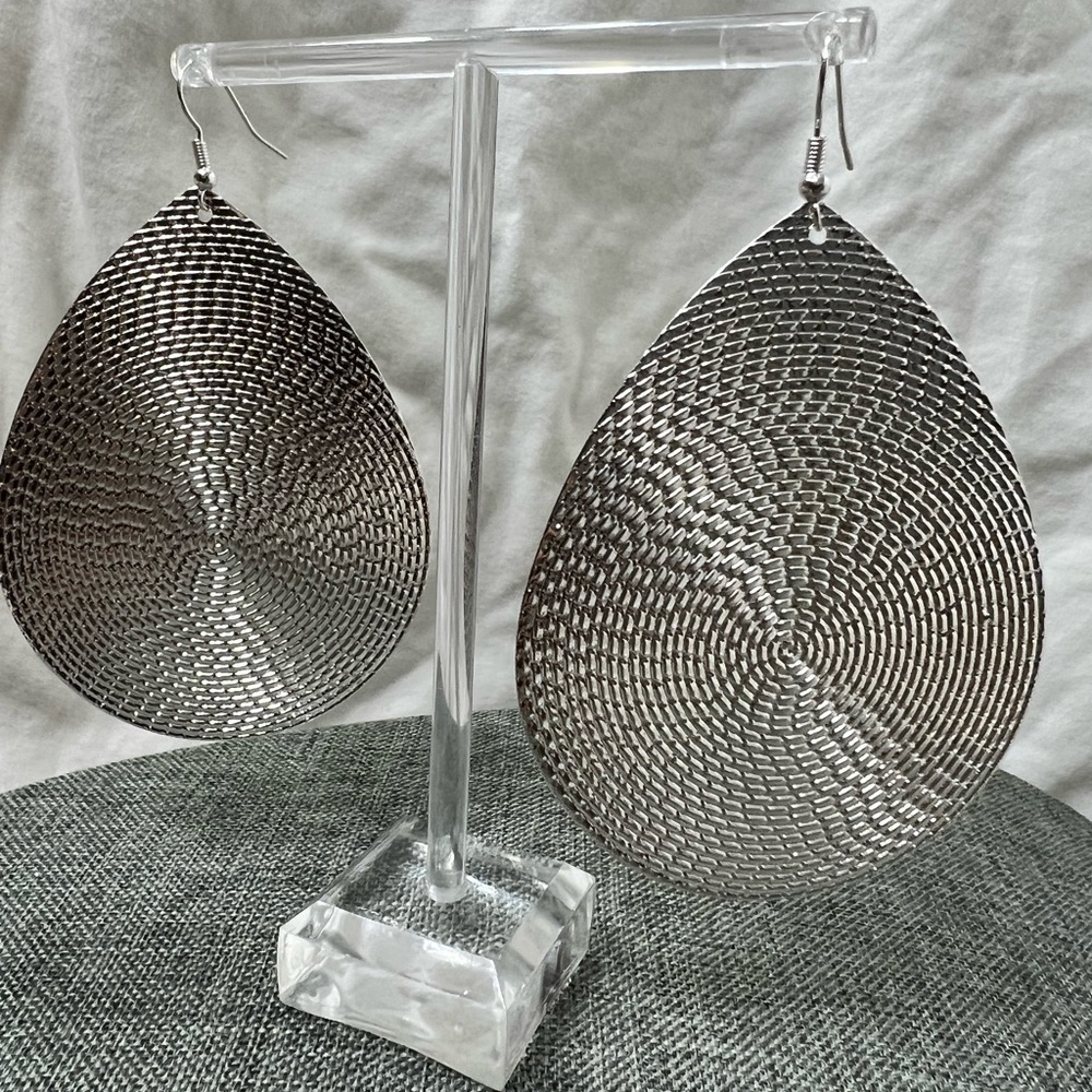 NWOT…Fashion Jewelry Ladys Pan Drops 18K White Gold Plating, Boho Chic ☑️ - Picture 6 of 6